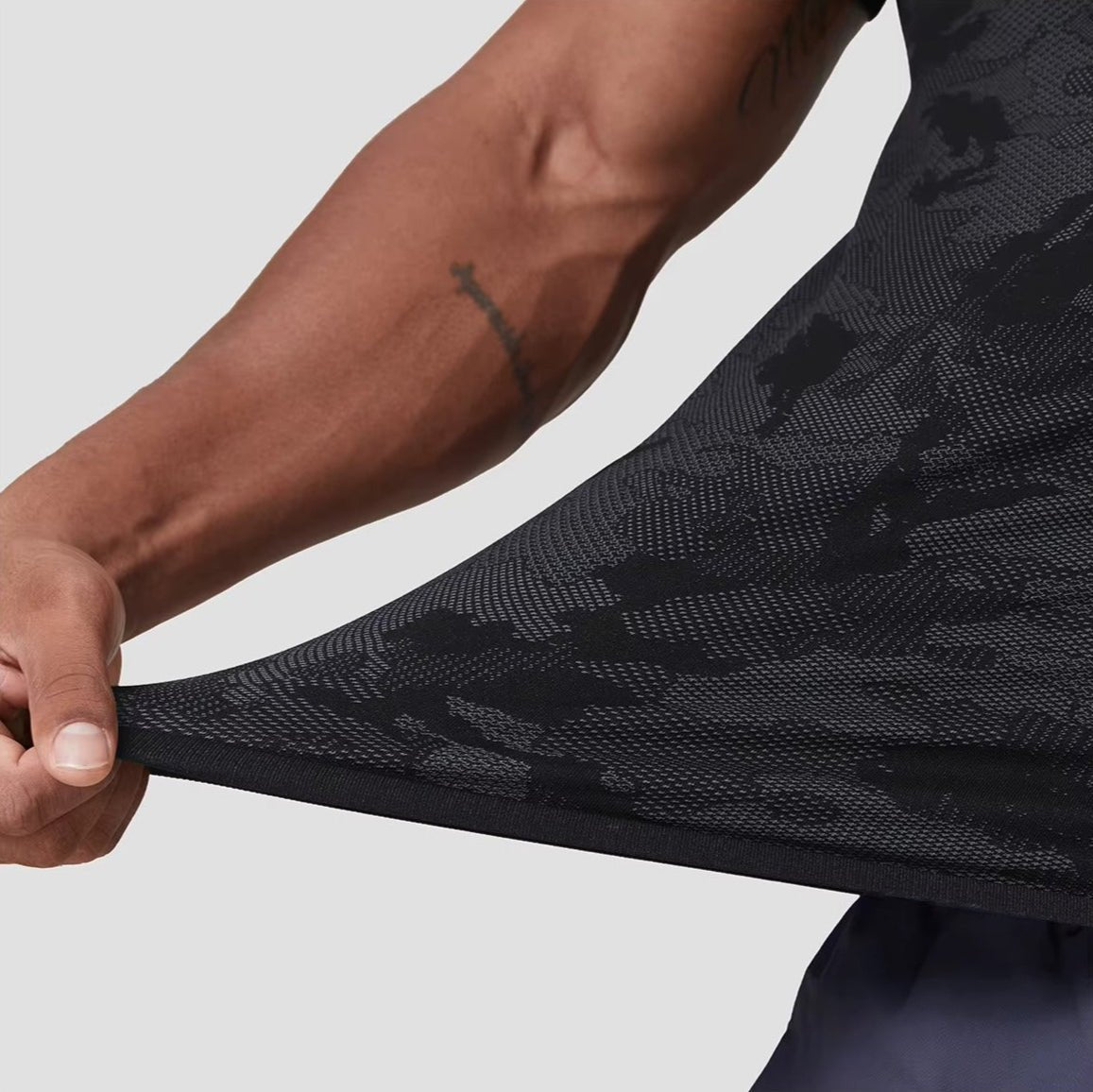 Seamless Camo Quick Dry T-shirt - Ironfit